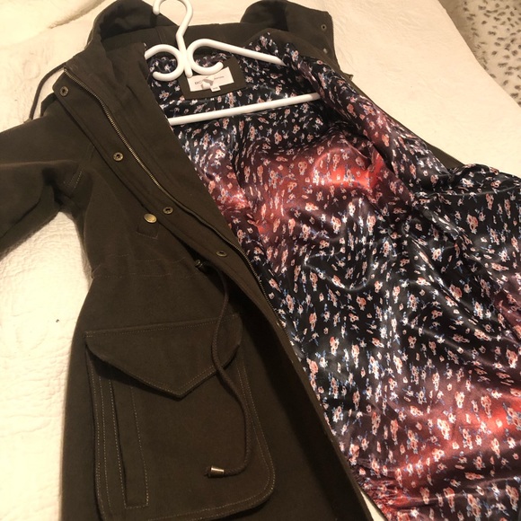 BCBG Generation Olive Coat, size Medium - Picture 7 of 14